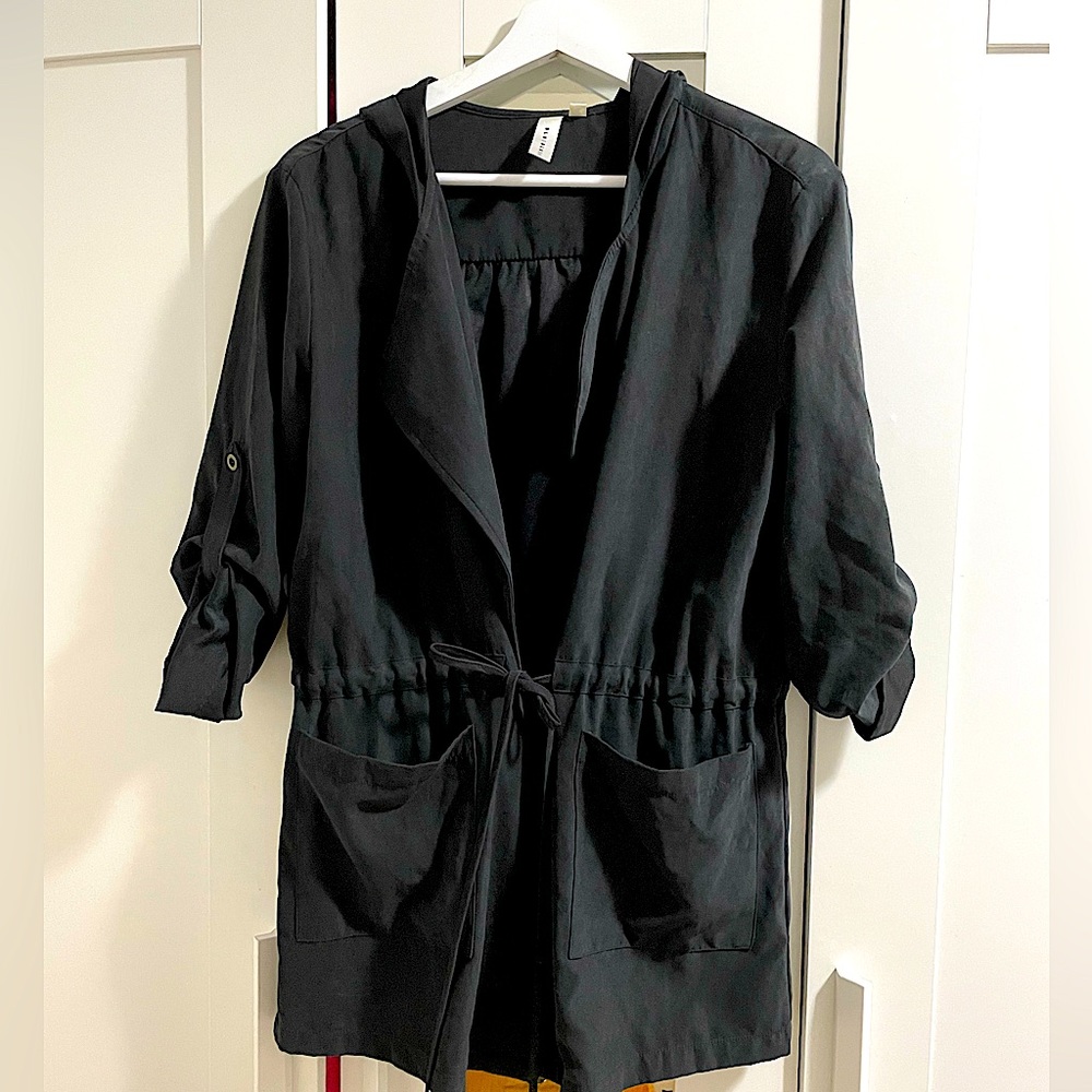 Flowing light jacket can be worn as business casual blazer or cardigan